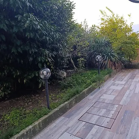 Callisto Vicino Al Con Un'atmosfera Calorosa E Giardino דרביו