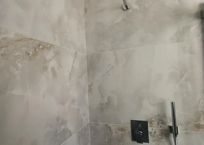 Callisto Vicino Al Con Un'atmosfera Calorosa E Giardino ديرفيو